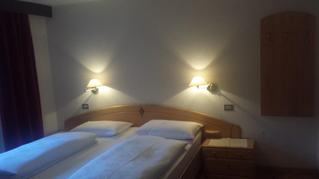 Hotel Garni Gardena - Appartments Santa Cristina Val Gardena 객실 사진