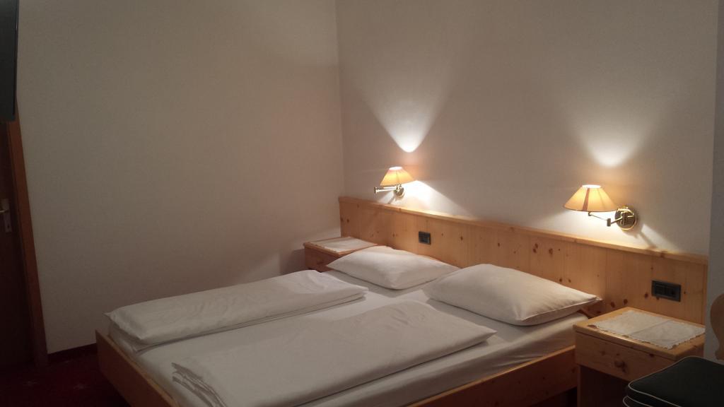 Hotel Garni Gardena - Appartments Santa Cristina Val Gardena 객실 사진